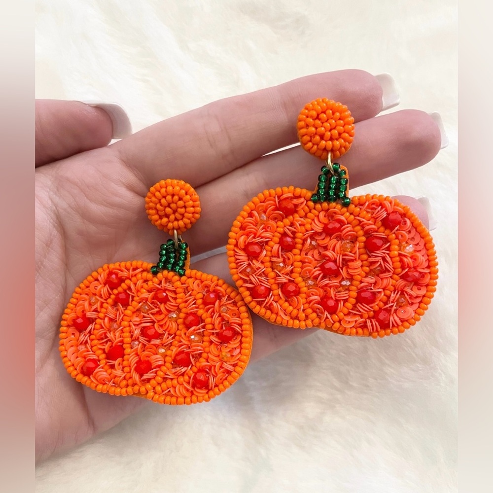 🎃 Boutique Hand Beaded Pumpkin Dangle Earrings 🎃